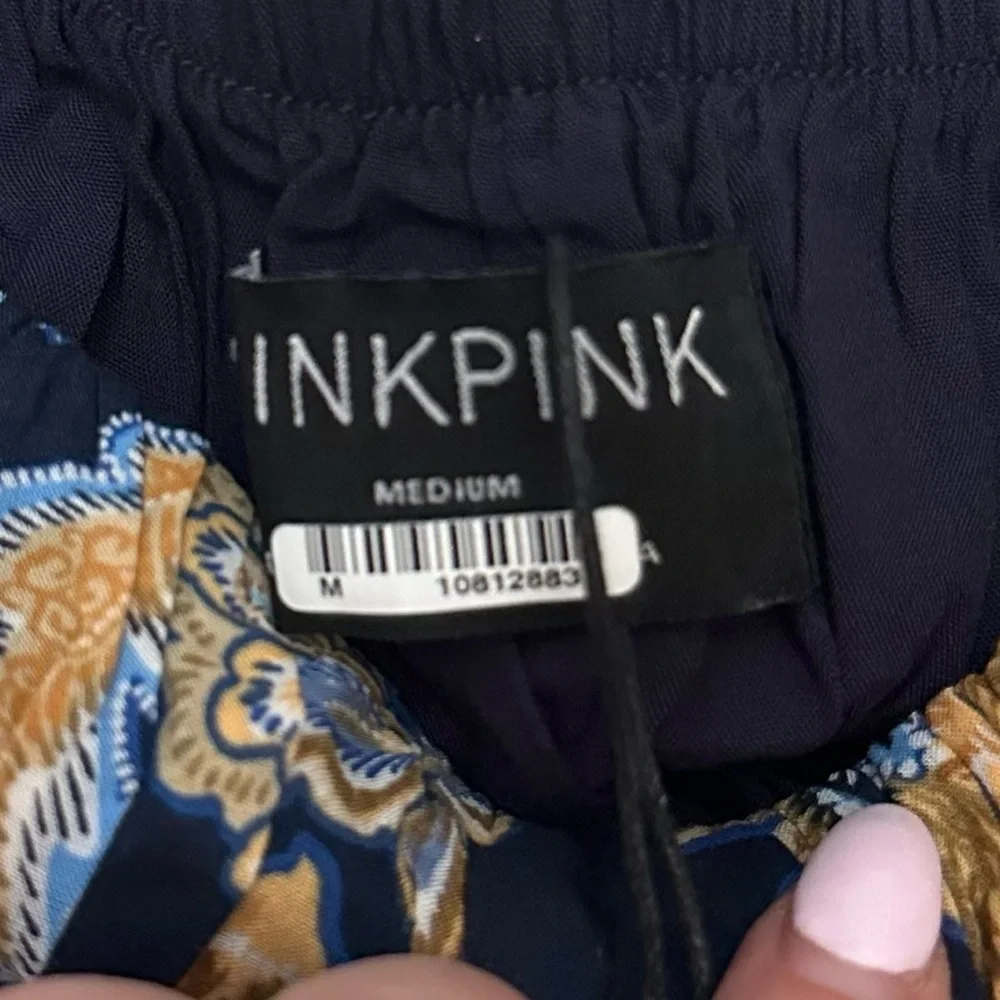 New! MINKPINK Quinn Navy Floral Crop Top 51585